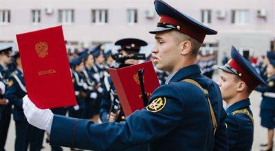 Szkoły średnie w Rosji prowadzą szkolenia wojskowe. "Coraz bardziej zmilitaryzowana atmosfera"