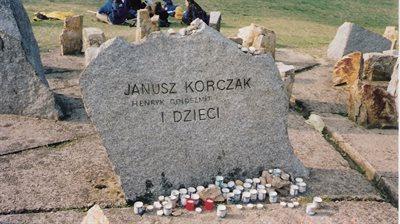 81. rocznica śmierci Janusza Korczaka, lekarza, pedagoga i pisarza, który poszedł na śmierć wraz z wychowankami
