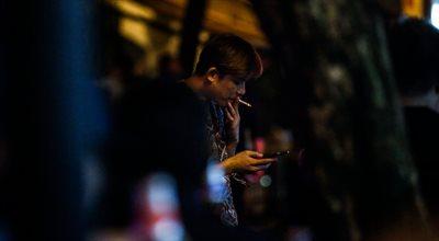 Belgia wprowadza nowe prawo. Całkowity zakaz palenia papierosów na peronach