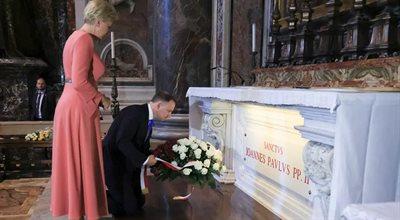 Para prezydencka złożyła kwiaty na grobie Jana Pawła II w 44. rocznicę wyboru Polaka na papieża