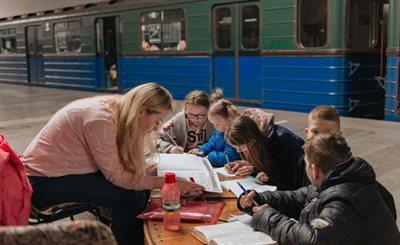 UNICEF monitoruje sytuację dzieci po dwóch latach wojny w Ukrainie 