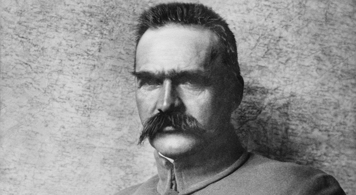 "Dziadek" Piłsudski. W wojsku jak w rodzinie?