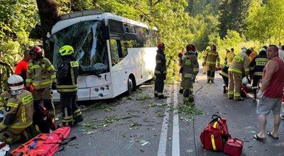 Dolny Śląsk: autobus uderzył w drzewo. Są ciężko ranni