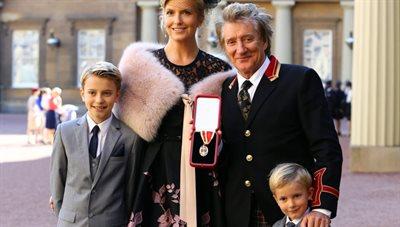 Rod Stewart otrzymał tytuł szlachecki z rąk księcia Williama