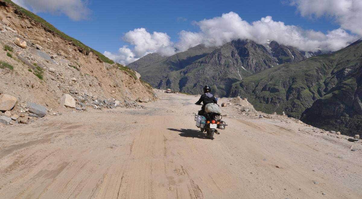 Kobiety na motocyklach w indyjskich Himalajach