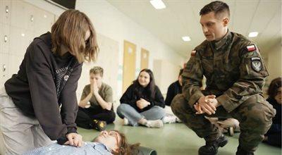 Pilotażowy program MON w szkołach. Uczniów czekają lekcje z żołnierzami