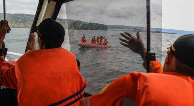 Indonezja: 180 osób zaginionych po zatonięciu promu na jeziorze Toba 