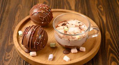 Hot Chocolate Bombs podbija internet. W czym tkwi sekret czekoladowych bomb?