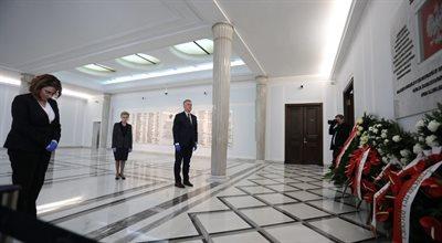 Politycy KO uczcili w Sejmie pamięć ofiar katastrofy smoleńskiej