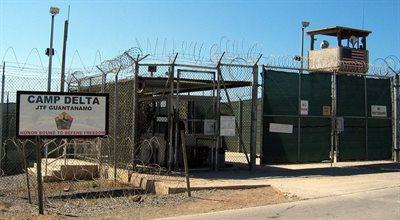Kolejni więźniowie opuszczają Guantanamo. Zostanie ich tylko czterdziestu