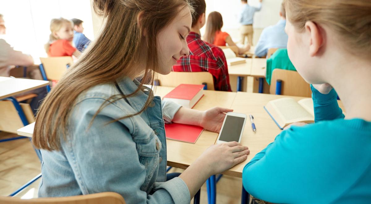 Zakaz używania telefonów dla uczniów w szkole?