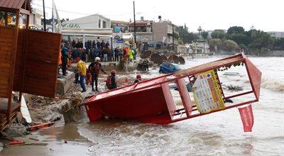 Gwałtowna powódź na Krecie. Woda porwała samochody do morza, są ofiary śmiertelne
