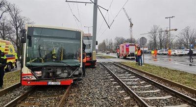 Wypadek w Gdańsku. W zderzeniu autobusu z tramwajem 13 osób zostało poszkodowanych 