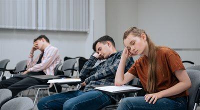Drzemkologia stosowana. Studenci śpią na wykładach, bo przygotowują się do zawodu lekarza