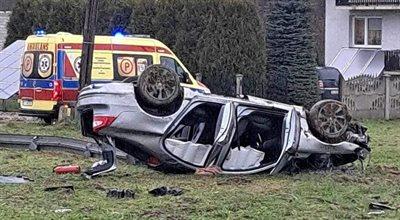 Dachowanie samochodu nieopodal Kielc. Zginęły dwie osoby