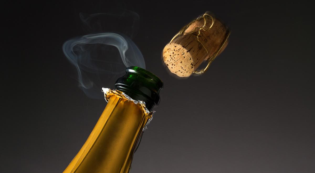 Czy łyżeczka może powstrzymać szampana przed "rozgazowaniem"?
