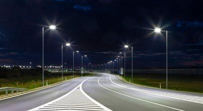 Startuje program "Rozświetlamy Polskę". Miliard na modernizację infrastruktury oświetlenia dróg