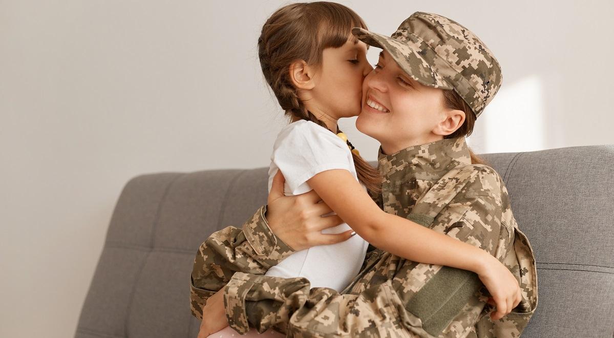 Dzień Matki – jak służba w wojsku pomaga w macierzyństwie