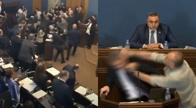 Bójka w gruzińskim parlamencie. Protesty przeciwko prorosyjskim przepisom