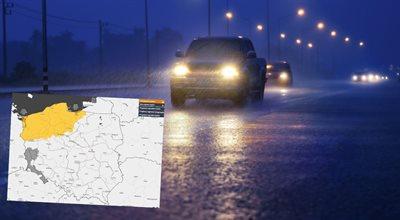 Uwaga kierowcy! Trudne warunki na drogach: błoto pośniegowe, opady i mgła