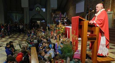 Kard. Nycz: Niedziela Palmowa niech pozostanie w naszej mentalności wielką troską Kościoła o młode pokolenie