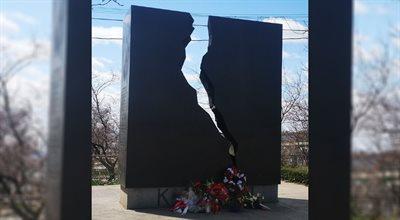 Kanada: wieńce przed Pomnikiem Katyńskim w Toronto w rocznicę zbrodni katyńskiej