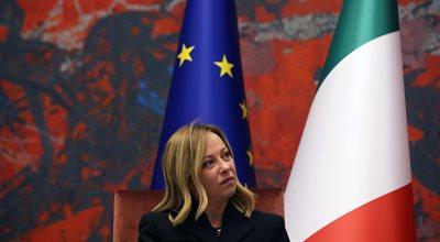 Wizyta Giorgii Meloni w Serbii. Włoską premier przywitały... węgierskie flagi