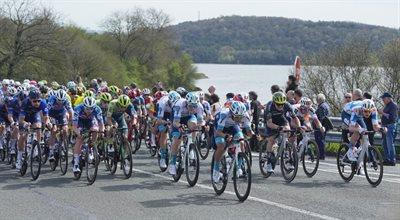 Potężna kraksa na wyścigu Dookoła Kraju Basków. Gwiazdy kolarstwa ucierpiały 