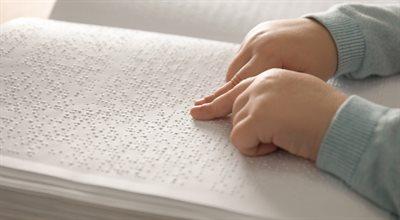 Alfabet Braille'a. Zobacz, jak się nim posługiwać