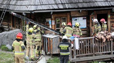  Szacowanie strat po pożarze schroniska na Hali Kondratowej. "Dach wymaga odbudowy"