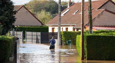 "Ponownie ogłoszono czerwony alert". Pogarsza się sytuacja powodziowa na północy Francji