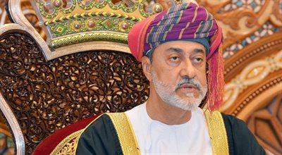Nowy sułtan Omanu zaprzysiężony. Jest następcą najdłużej panującego władcy