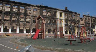 Zniszczone szkoły i przedszkola na Ukrainie. Prezydent Zełenski: musimy je odbudować do września