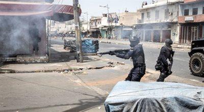 Dramatyczne sceny w Senegalu. Ostre protesty po przełożeniu terminu wyborów prezydenckich