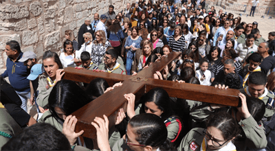 Droga krzyżowa w Jerozolimie. Wzięło w niej udział tysiące wiernych z całego świata