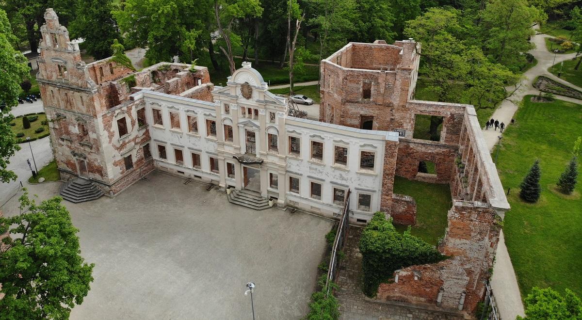 Ruiny pałacu w Żmigrodzie – pamiątka po XVII-wiecznych arystokratach