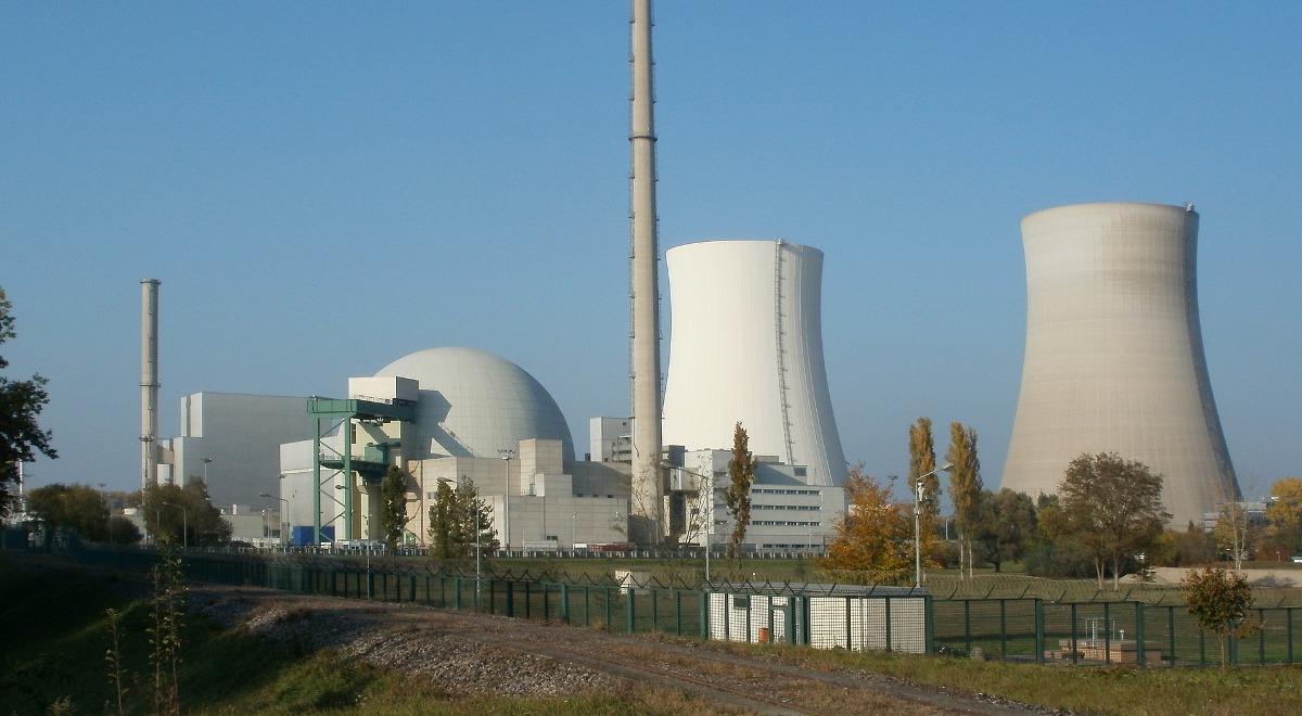 Czym różni się elektrownia jądrowa od atomowej?