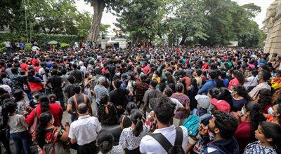 Protesty na Sri Lance. Prezydent Rajapaksa opuścił kraj