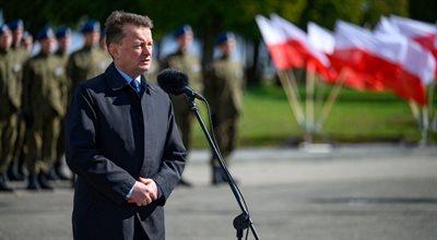 "Wywieśmy polską flagę i wspólnie wyraźmy nasz patriotyzm". Szef MON ze specjalnym apelem