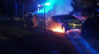 Seria pożarów samochodów w Słupsku. Minionej nocy spłonęło aż 9 pojazdów