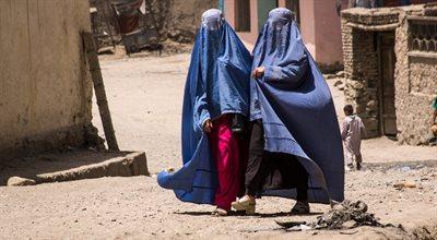 Afganistan: talibowie zaostrzają prawo. Zakazali kobietom wstępu do parków i wesołych miasteczek